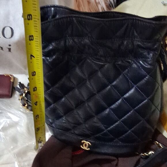 Authentic Vintage CHANEL Navy Blue Quilted Leather Bucket Bag - Picture 7 of 10